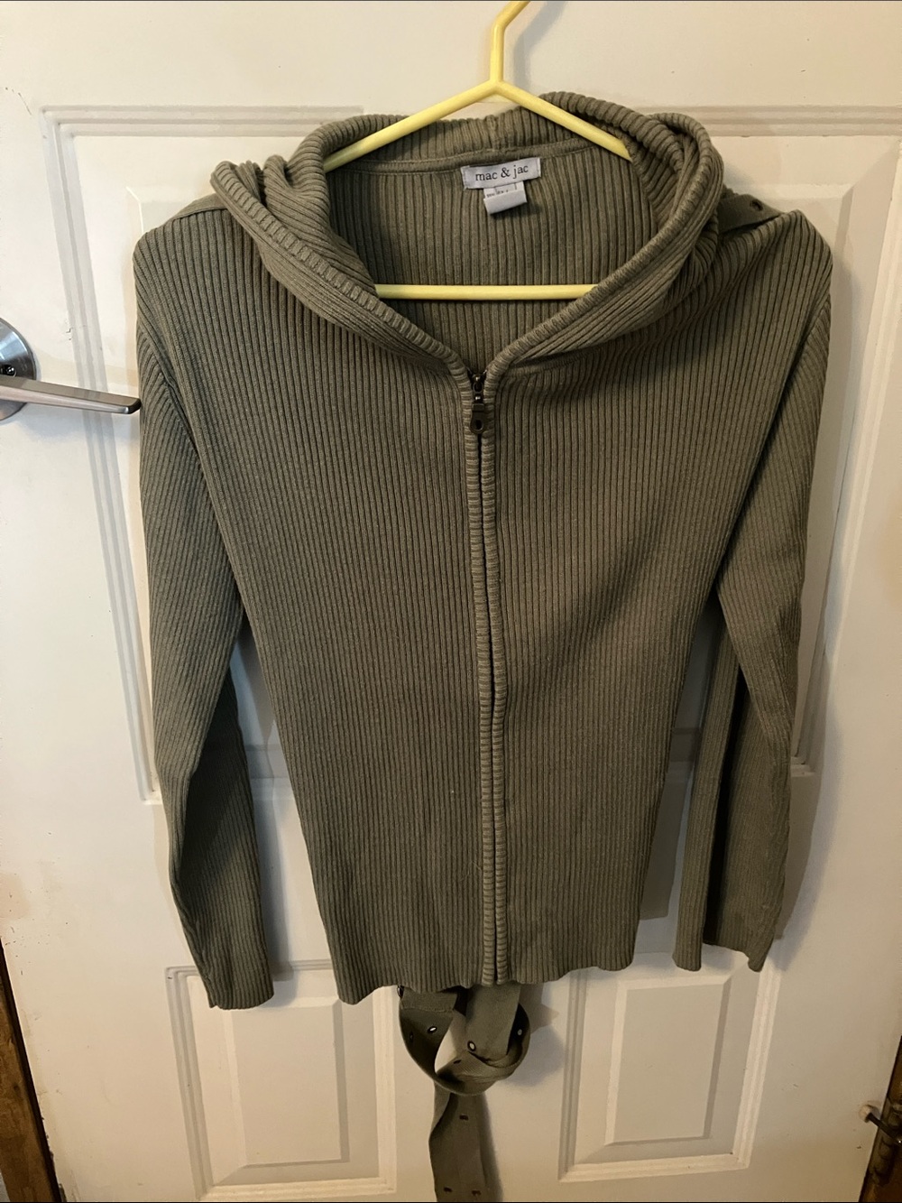 Women’s Sweater.